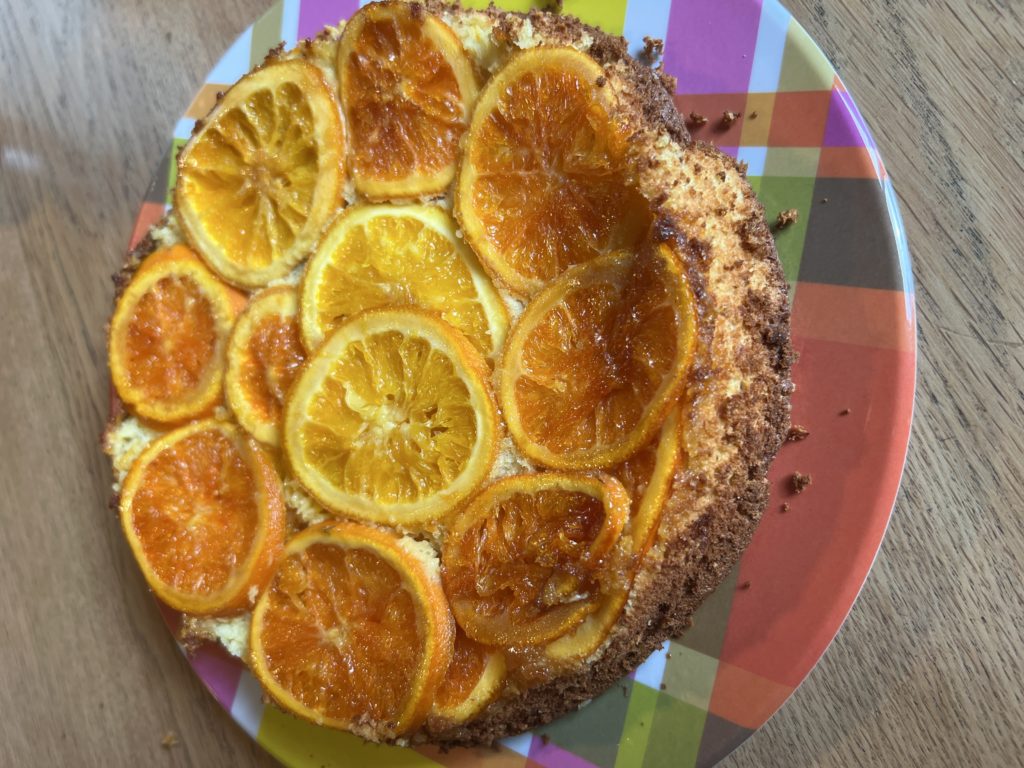 Gâteau parfumé à l'orange sanguine et à l'orange caramélisée